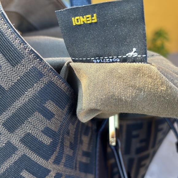 Fendi bag great condition - Picture 10 of 11